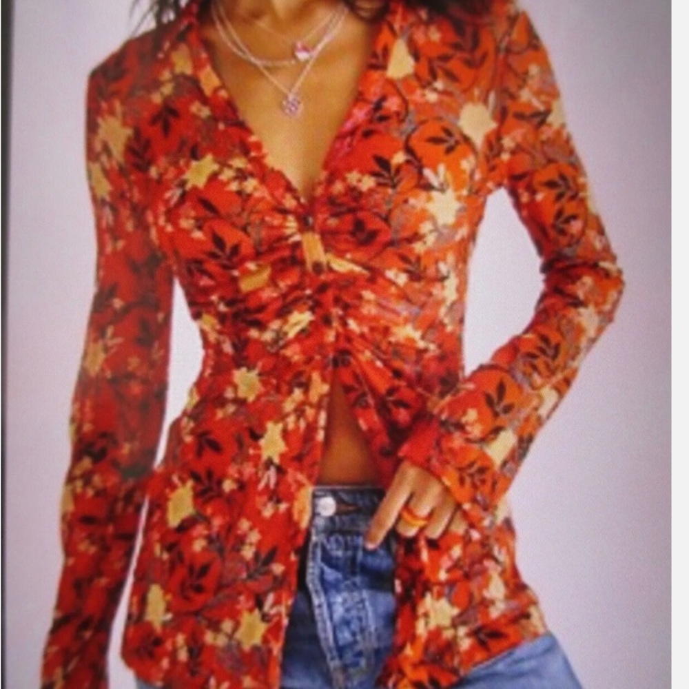 Lucky Shirtee by Free People. Elastic Fitted Long Sleeves Shirt.